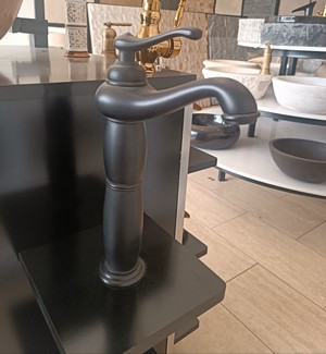 Petrol Siyahı Lavabo Bataryası