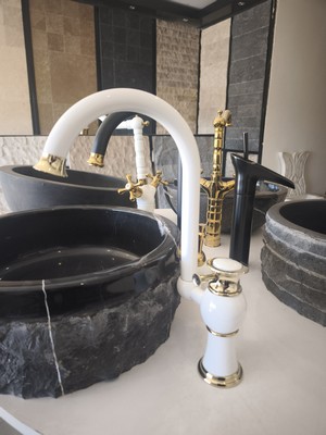 Beyaz Mutfak ve Banyo Armatürü