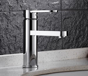 Parlak Krom Banyo Armatürü